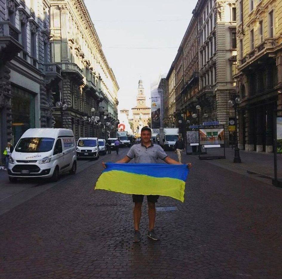 Герой мурала оказался путешественником, а не гастарбайтером Герой мурала оказался путешественником, а не гастарбайтером