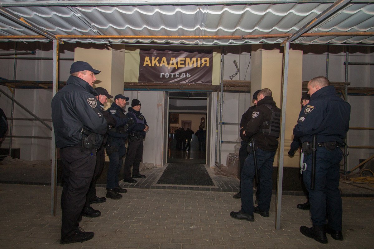 На место вызвали спецподразделение