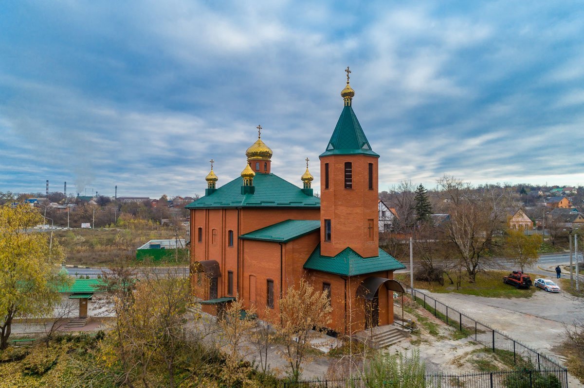 Церковь построили недавно Церковь построили недавно