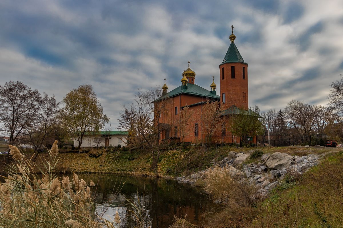 В нашем городе много удивительных мест В нашем городе много удивительных мест