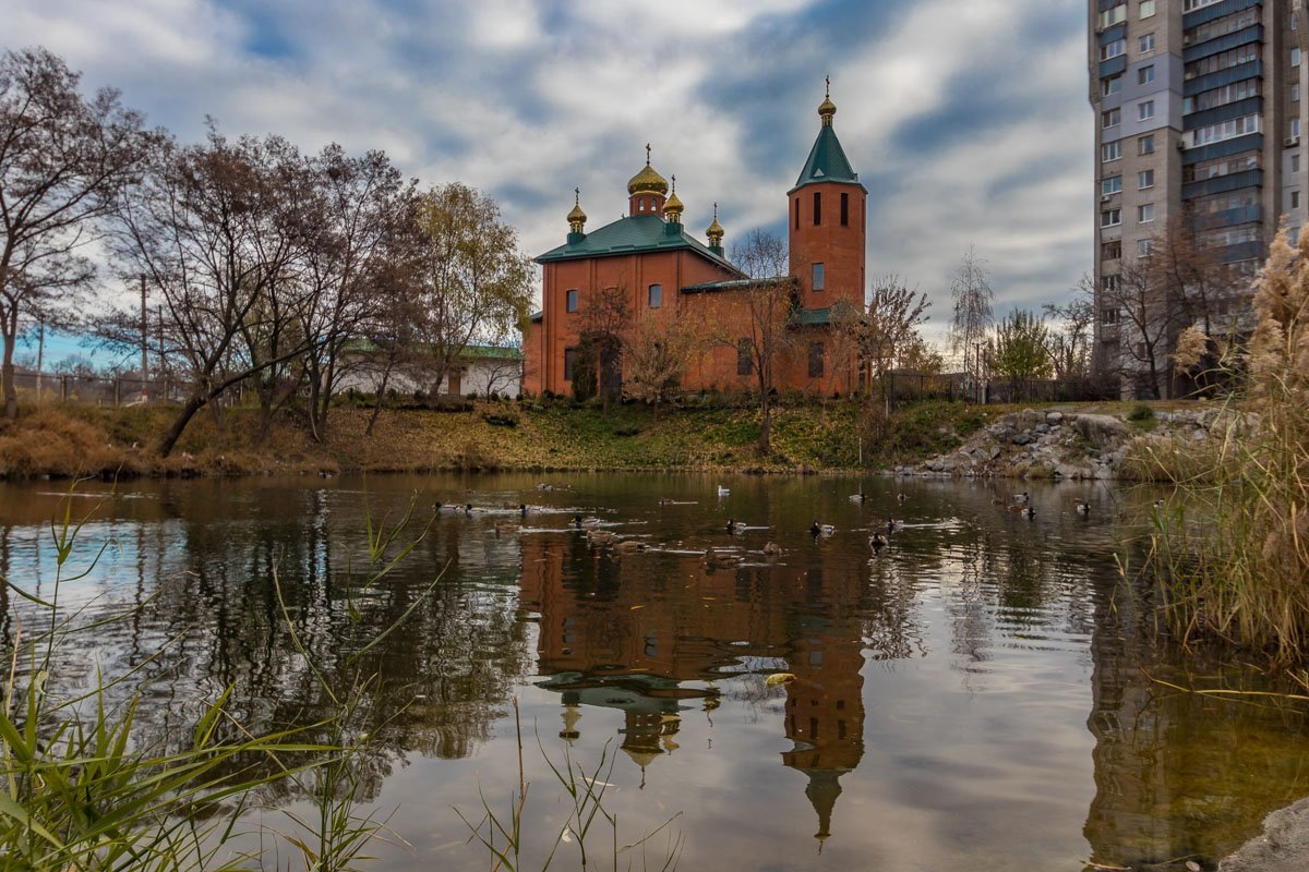 Храм находится на Яснополянской Храм находится на Яснополянской