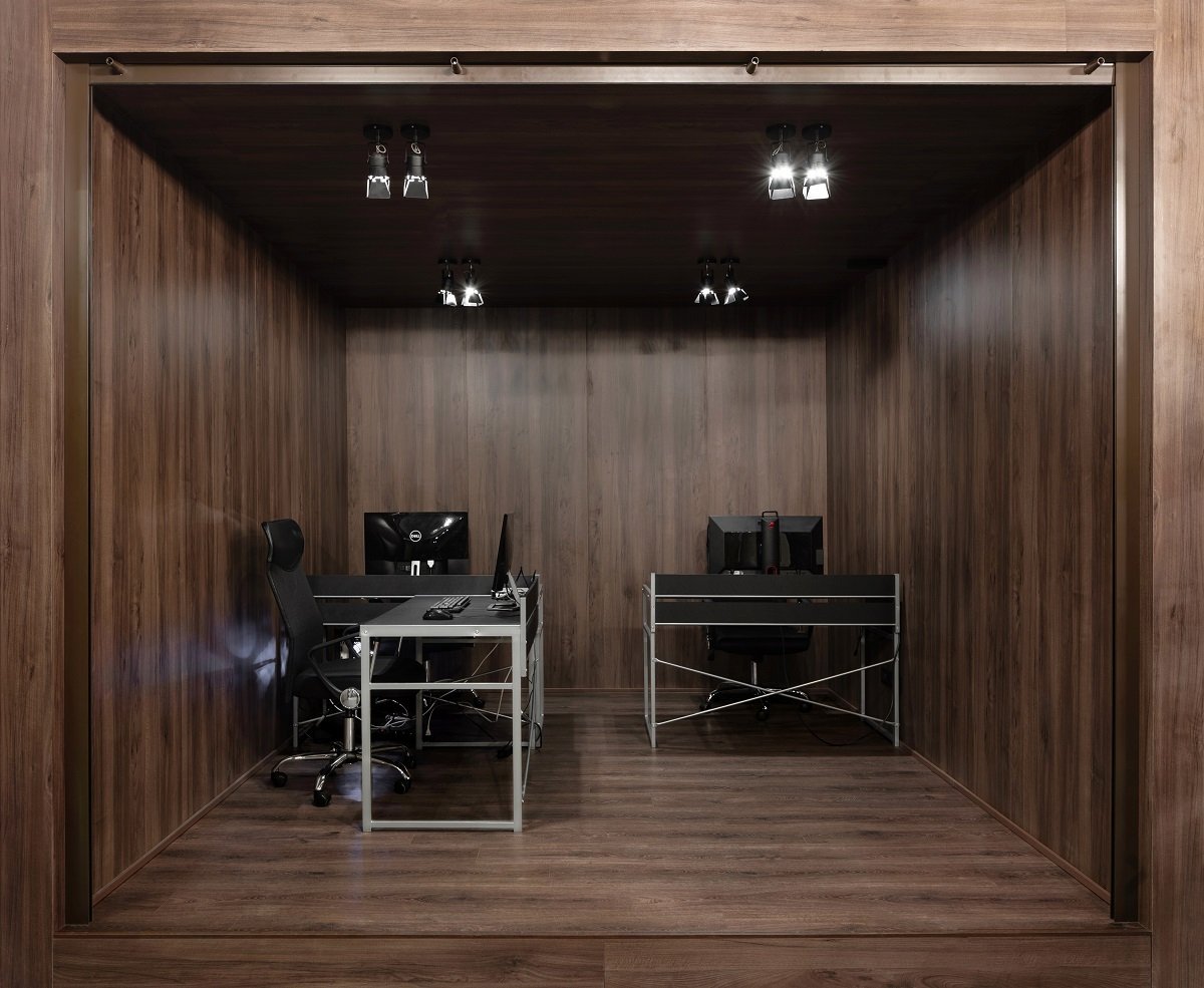 В Днепре Артур Ермолаев открыл лучшую киберспортивную арену в Европе 4