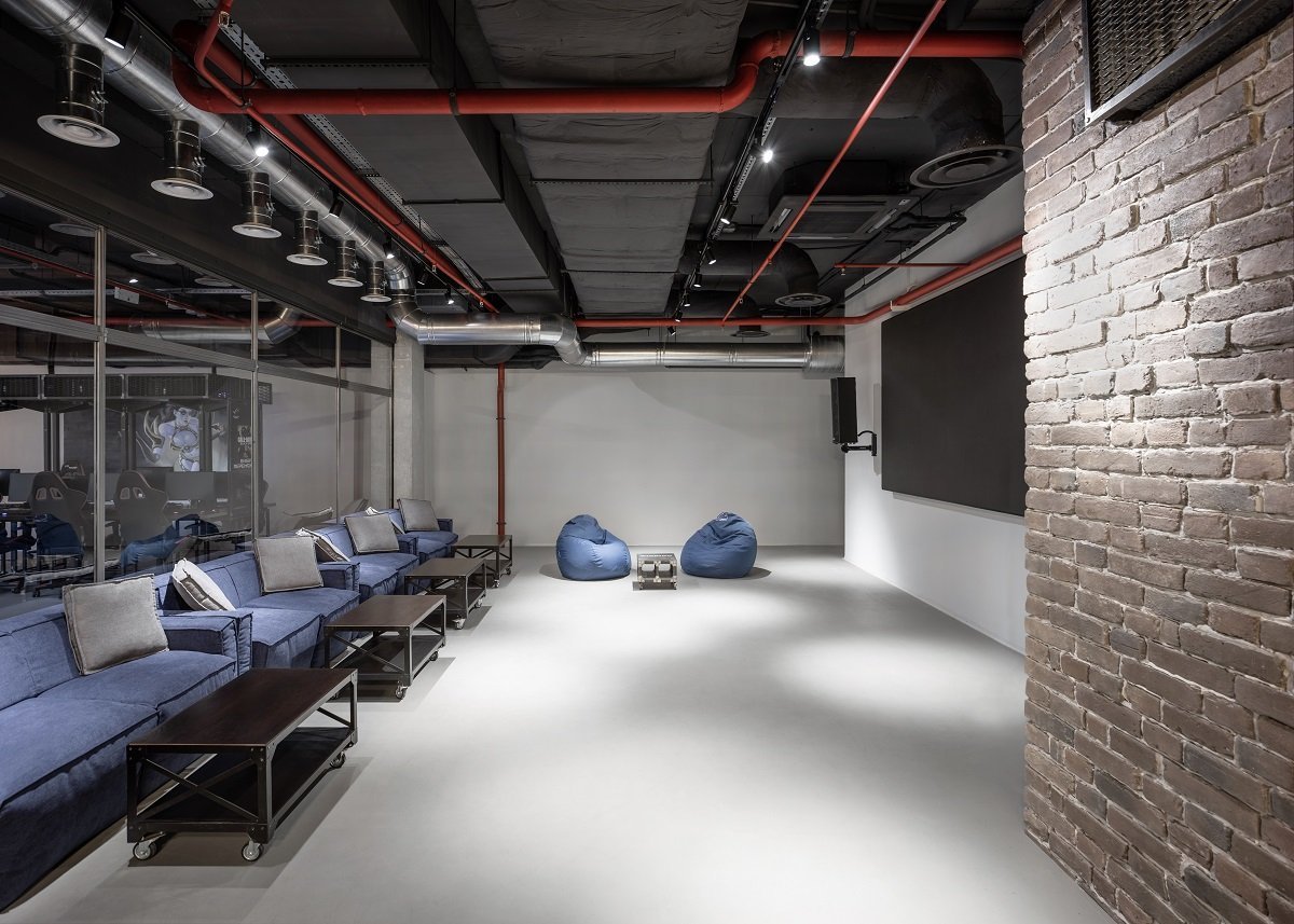 В Днепре Артур Ермолаев открыл лучшую киберспортивную арену в Европе 6