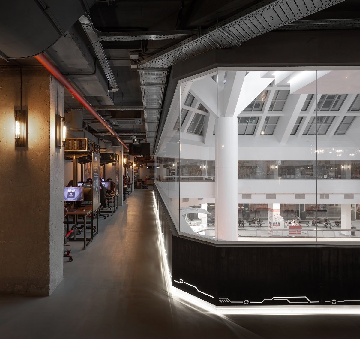 В Днепре Артур Ермолаев открыл лучшую киберспортивную арену в Европе 7