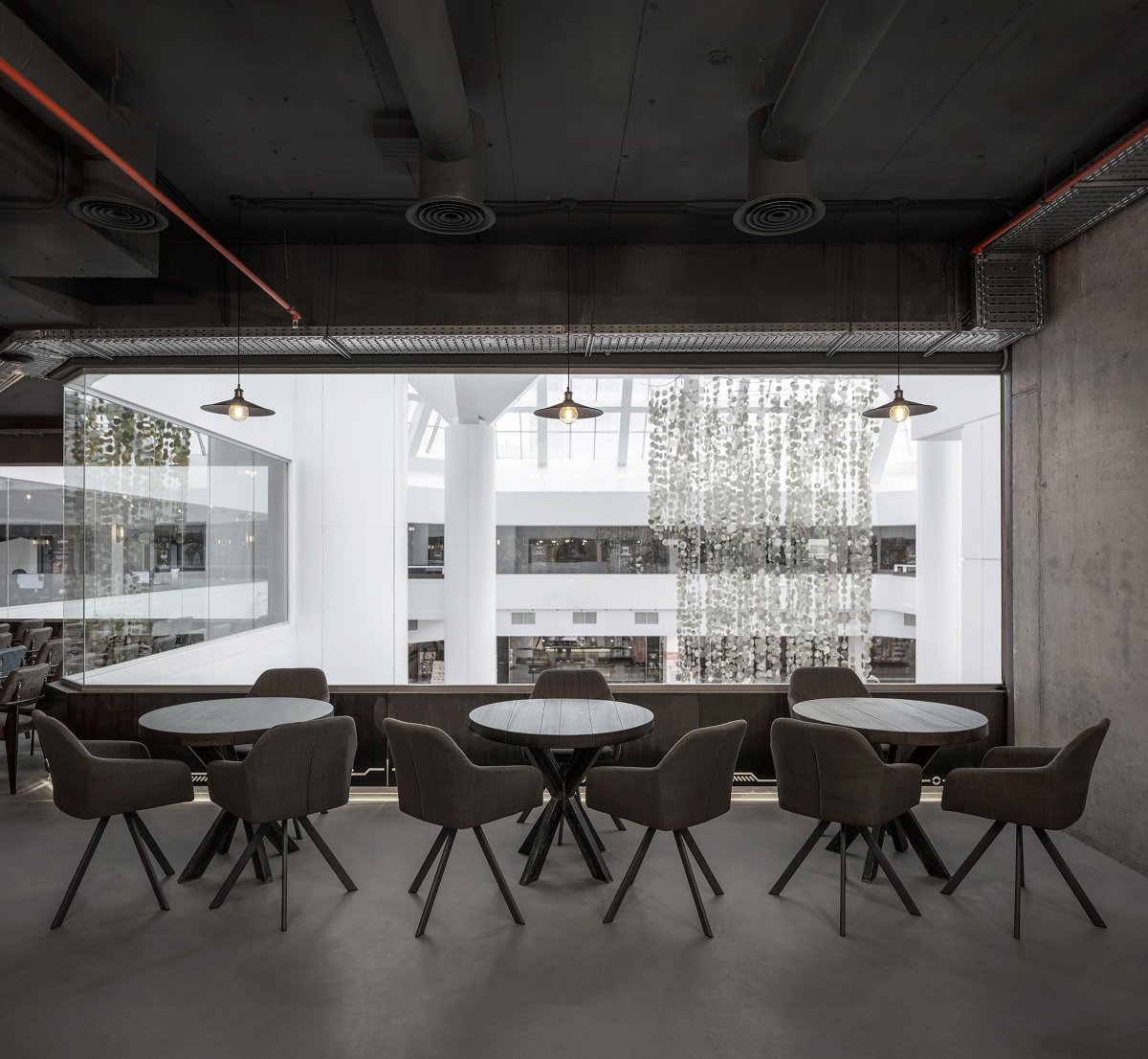 В Днепре Артур Ермолаев открыл лучшую киберспортивную арену в Европе 8