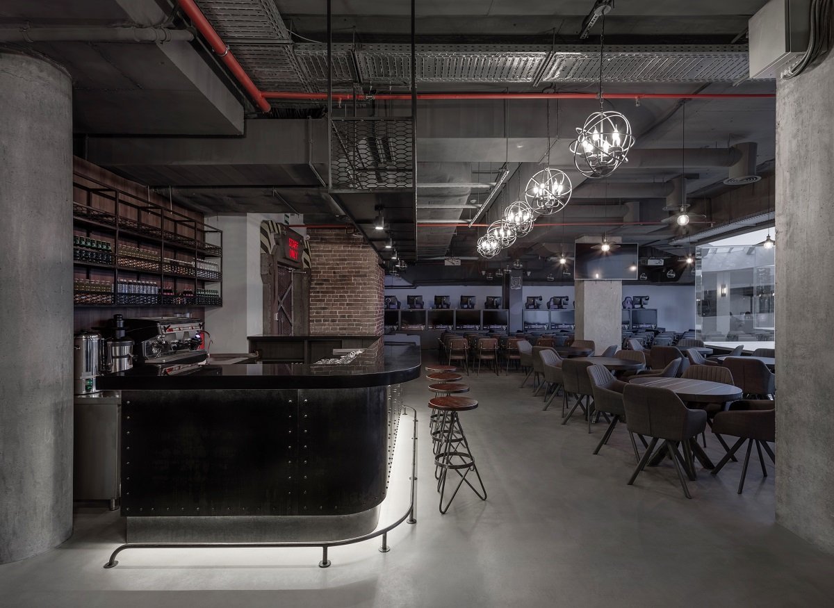 В Днепре Артур Ермолаев открыл лучшую киберспортивную арену в Европе 10