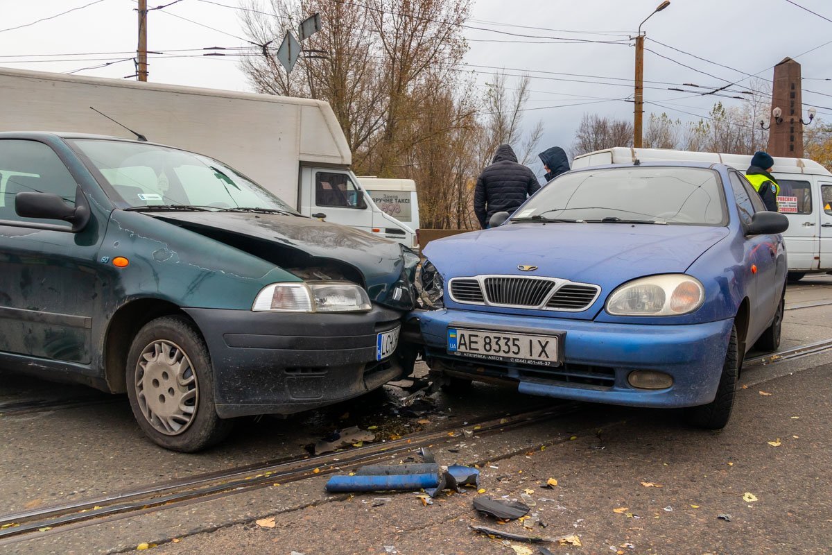 Предварительно, водитель Daewoo проехал на красный