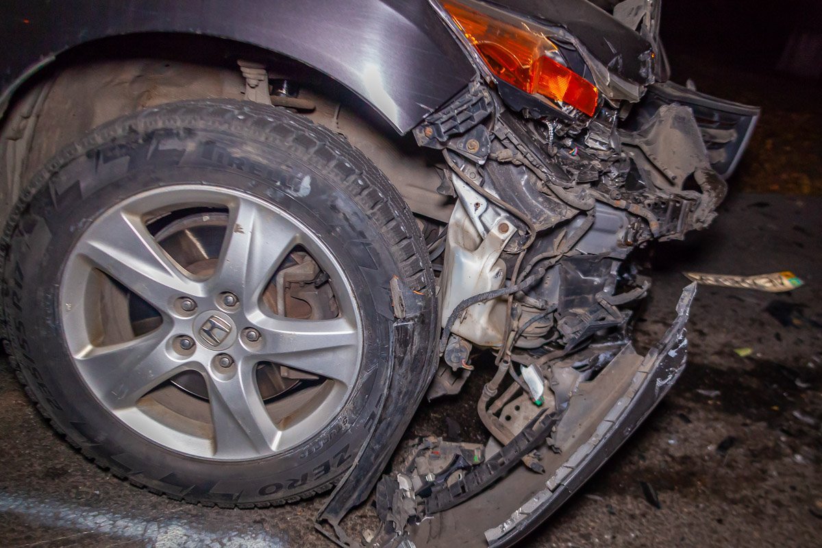 Столкнулись автомобили ВАЗ и Honda