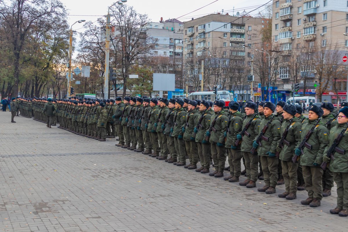 В Днепре военнослужащие приняли присягу на верность украинскому народу В Днепре военнослужащие приняли присягу на верность украинскому народу
