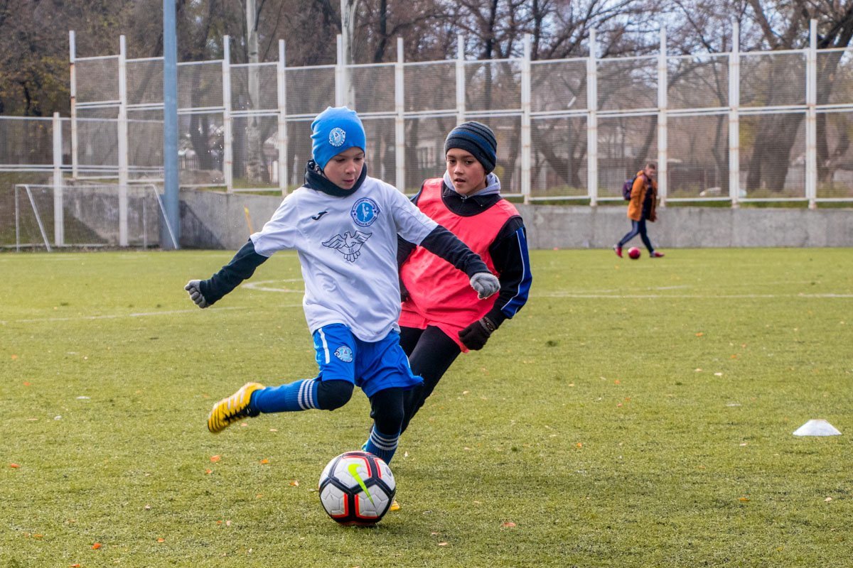 Чтобы забить мяч, нужно научится думать, как мяч