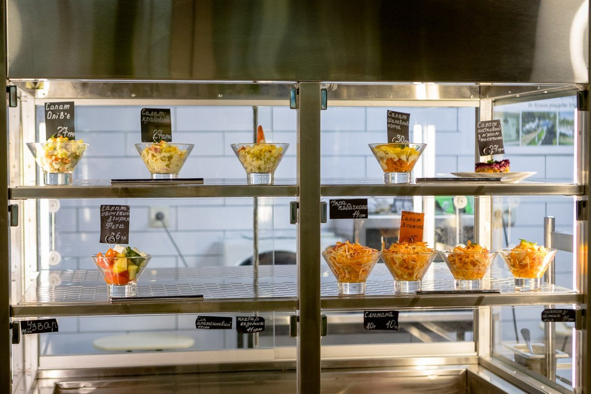 В заведении только свежая и вкусная пища В заведении только свежая и вкусная пища
