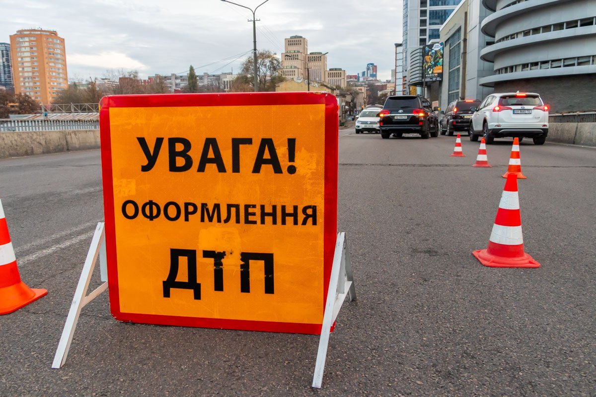 В аварии пострадала девушка, находившаяся в салоне Lexus В аварии пострадала девушка, находившаяся в салоне Lexus