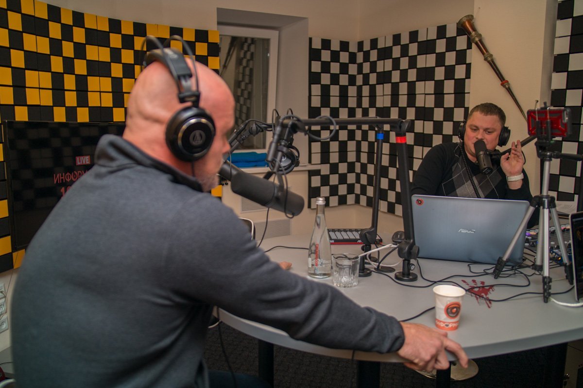 Боксер рассказал о шутках спортсменов и юморе на телевизионных проектах