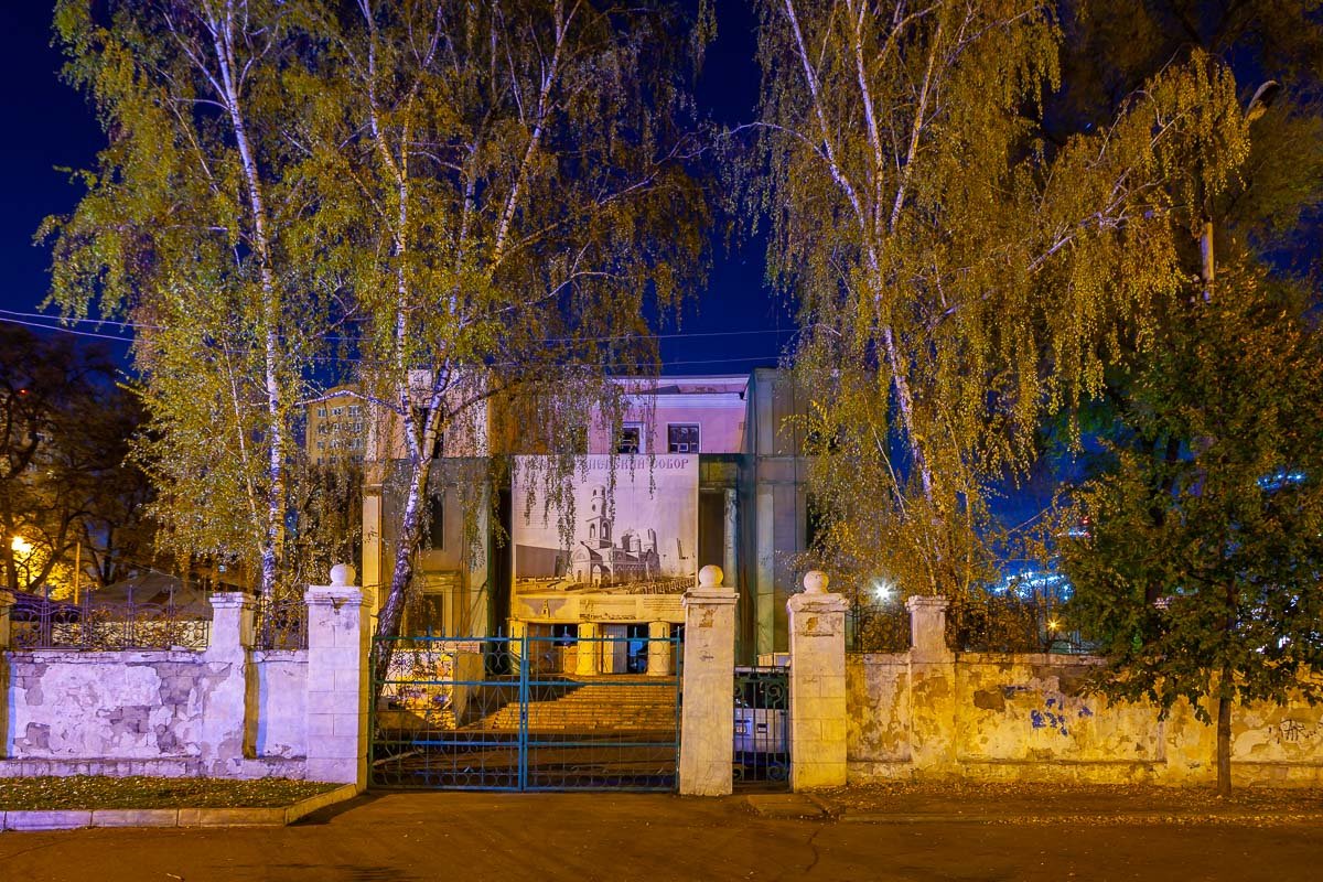 Вход в Успенский собор Вход в Успенский собор