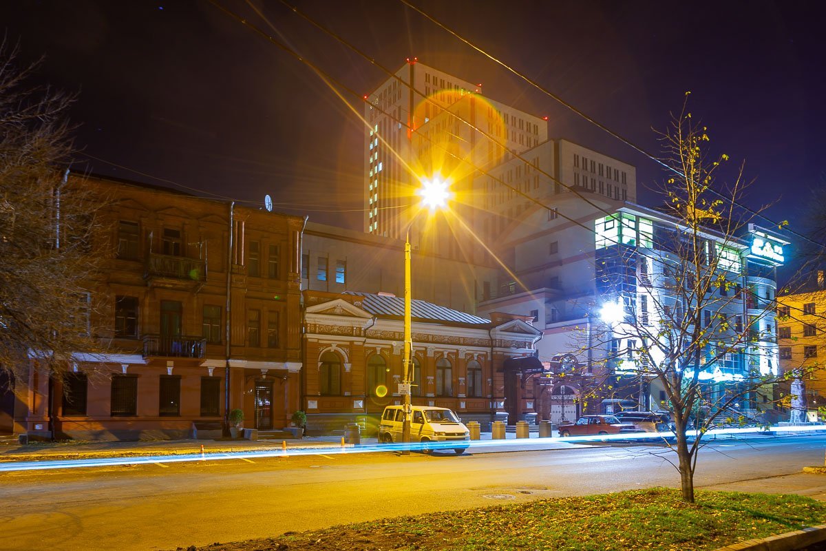 Площадь появилась здесь еще до основания Екатеринослава Площадь появилась здесь еще до основания Екатеринослава