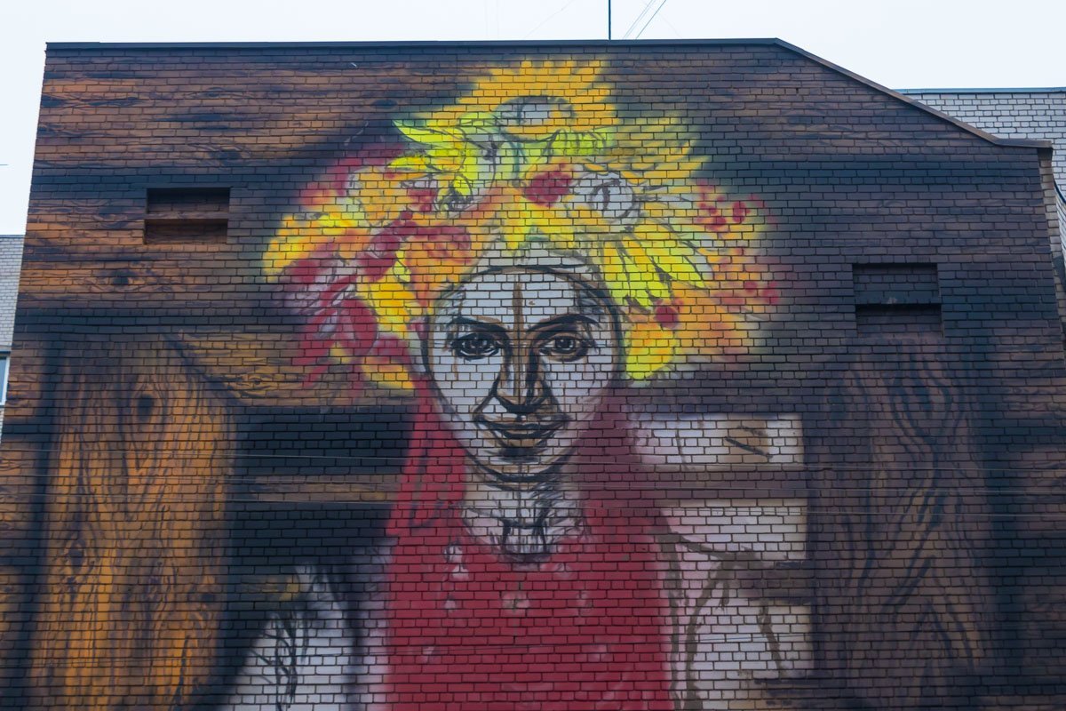 Мурал находится на Воскресенской Мурал находится на Воскресенской