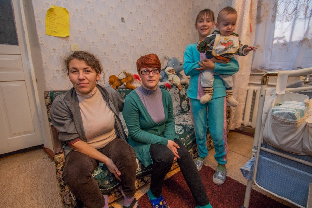 Виктория и Анна чувствуют себя в безопасности Виктория и Анна чувствуют себя в безопасности