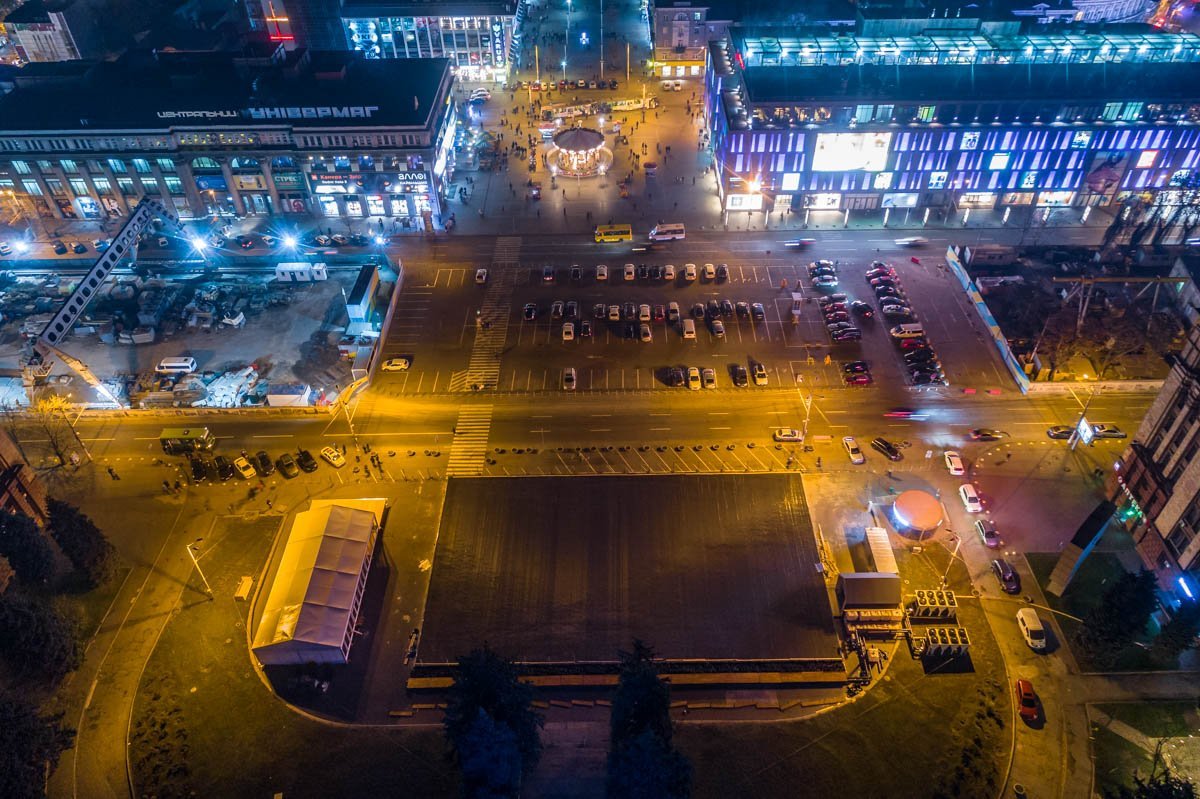 Каток городу подарили городские власти и компания Roshen