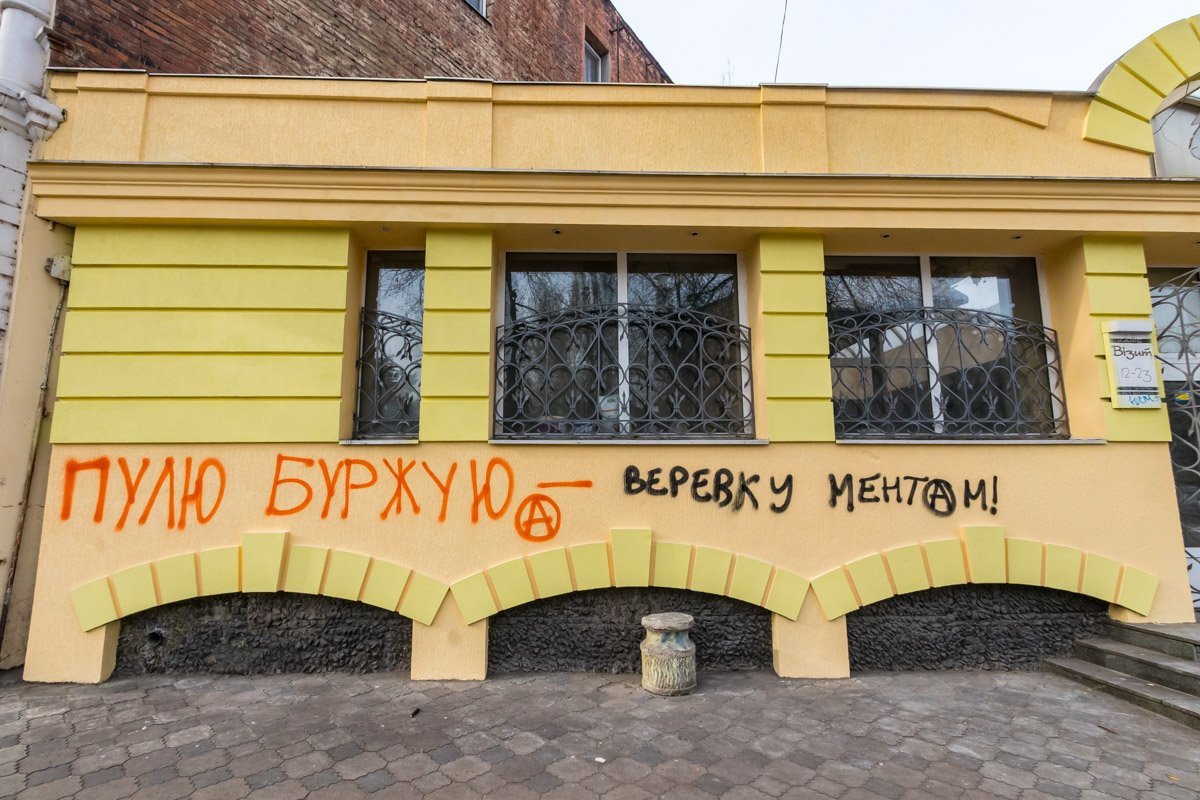 Дети обязательно должны научиться читать по этим надписям