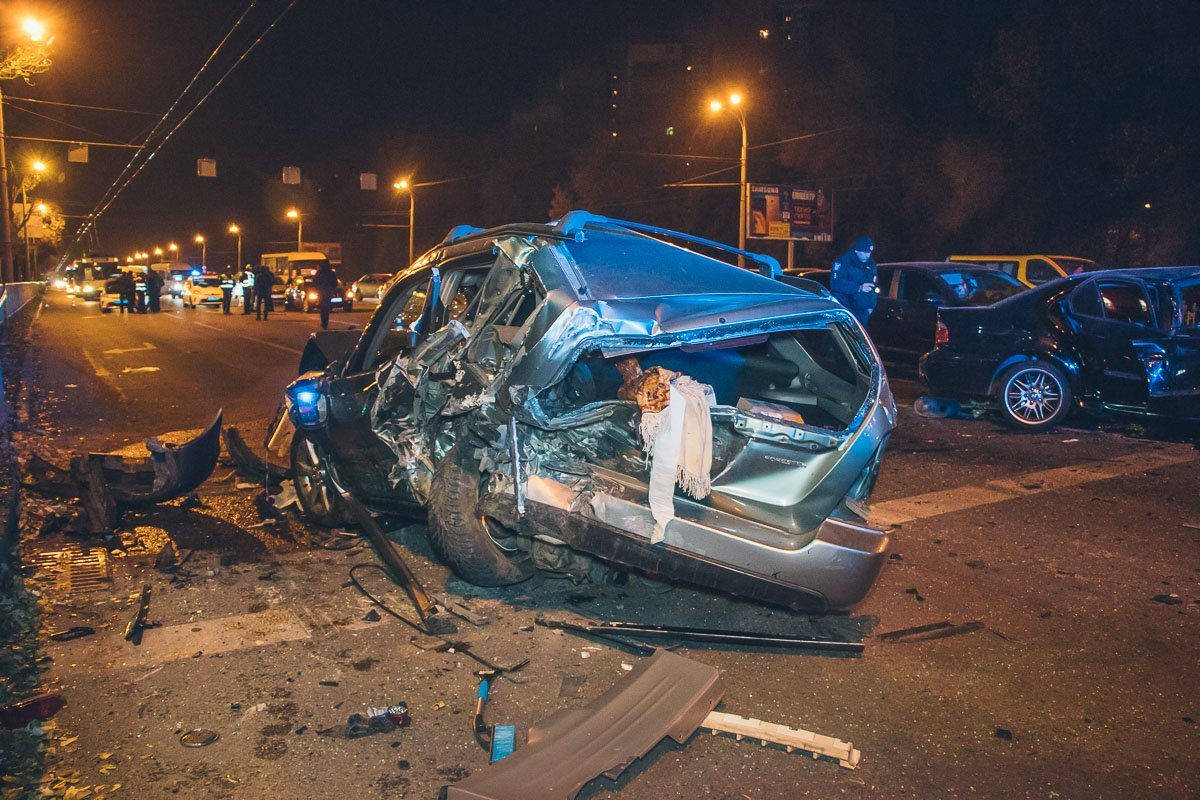 У водителя автомобиля Subaru, предварительно, открытая черепно-мозговая травма и перелом ноги, мужчина находился в сознании У водителя автомобиля Subaru, предварительно, открытая черепно-мозговая травма и перелом ноги, мужчина находился в сознании