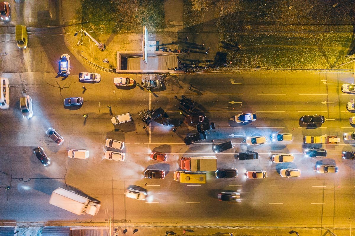 Движение затруднено, образовалась большая пробка в сторону центра Движение затруднено, образовалась большая пробка в сторону центра