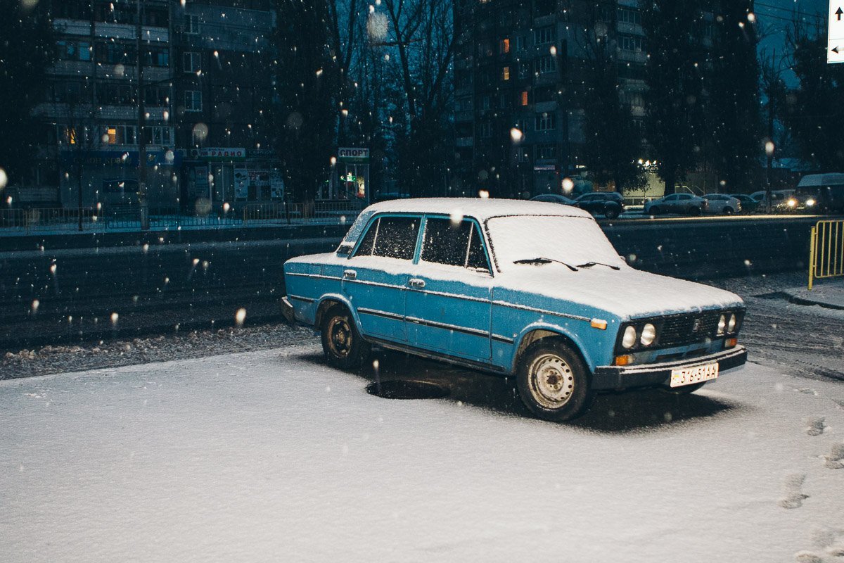 За ночь Днепр засыпало снегом 