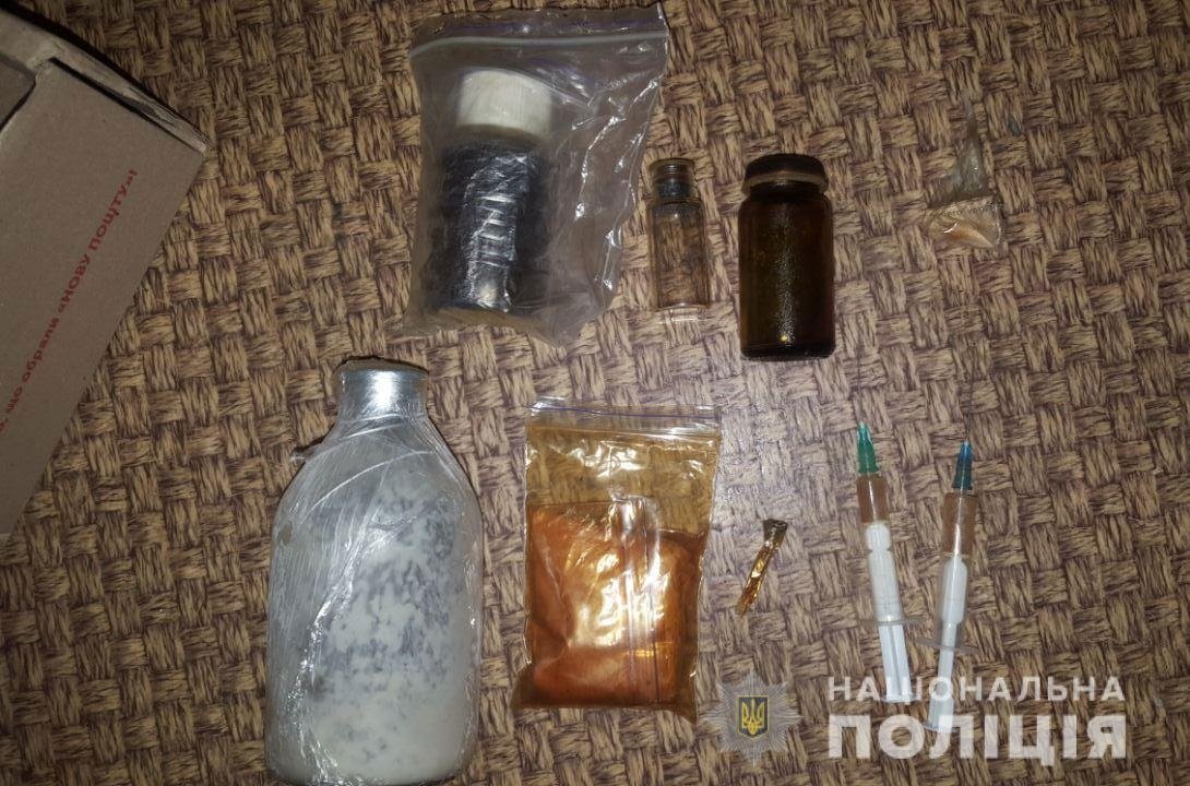 На днях во время 5 санкционированных обысков полицейские обнаружили нарколабораторию, где изготавливался метамфетамин