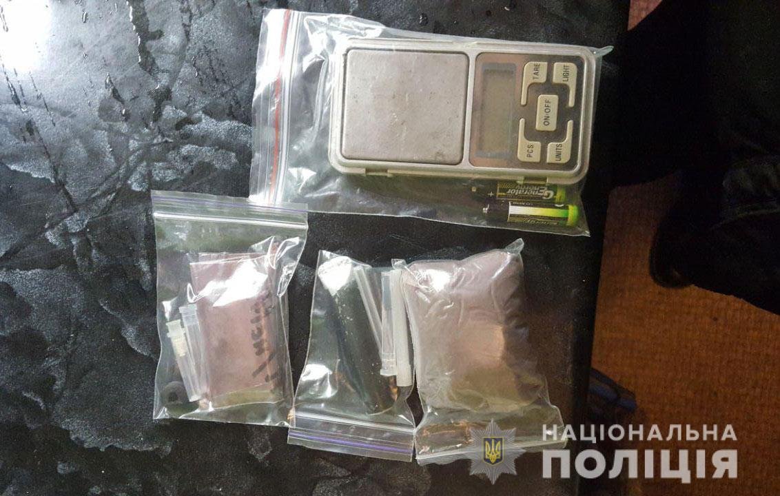 Также в лаборатории изъяли оборудование для производства наркотиков