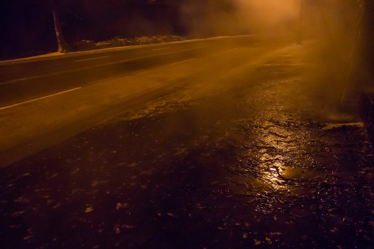 Из-за заморозков на этом участке дороги может образоваться гололед Из-за заморозков на этом участке дороги может образоваться гололед