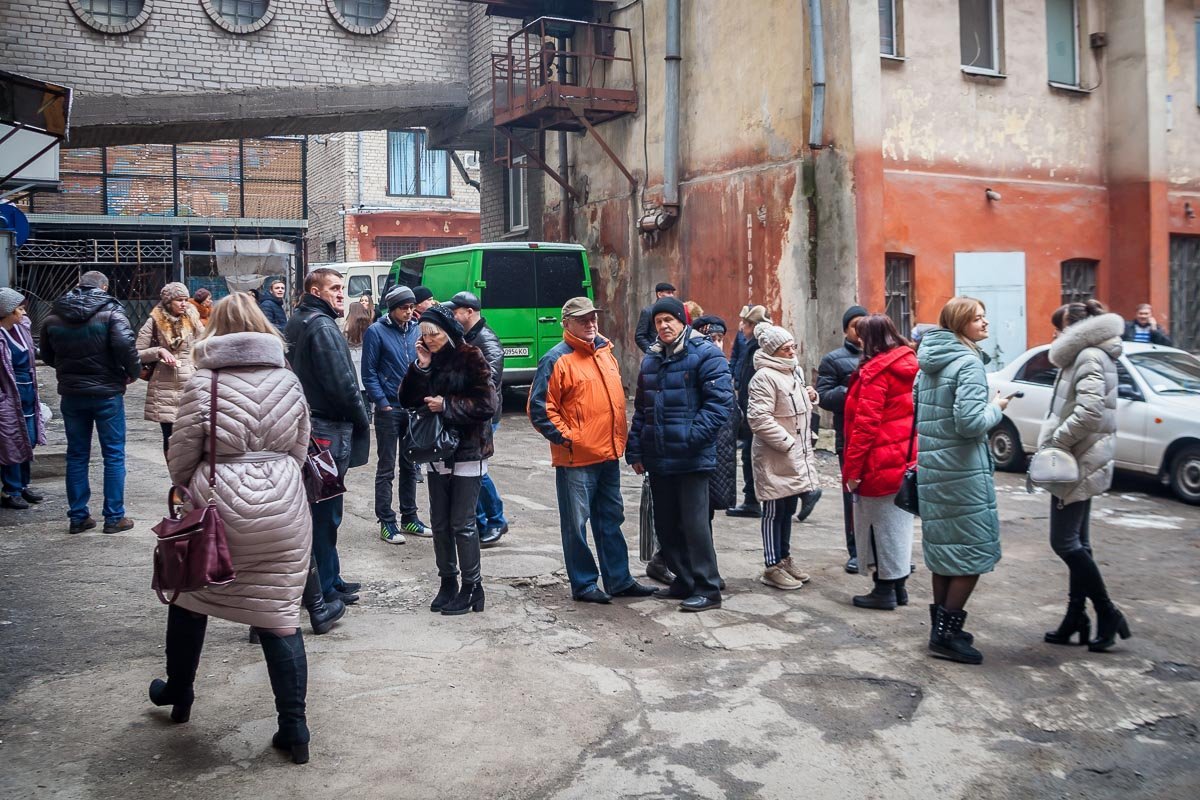 Бабушкинский суд находится на втором и третьем этаже дома № 57 на проспекте Яворницкого