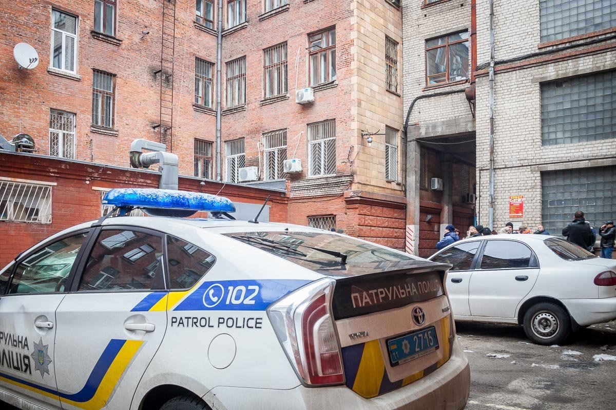 На месте работал патрульный экипаж