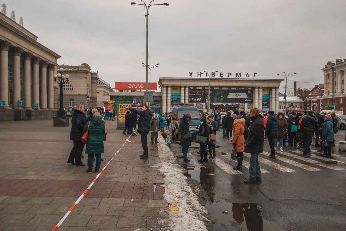 Во время обысков пускали лишь тех пассажиров, чей поезд прибыл на станцию