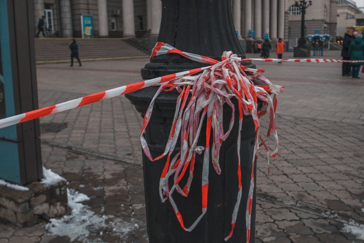 В итоге никаких взрывоопасных веществ взрывотехники не обнаружили