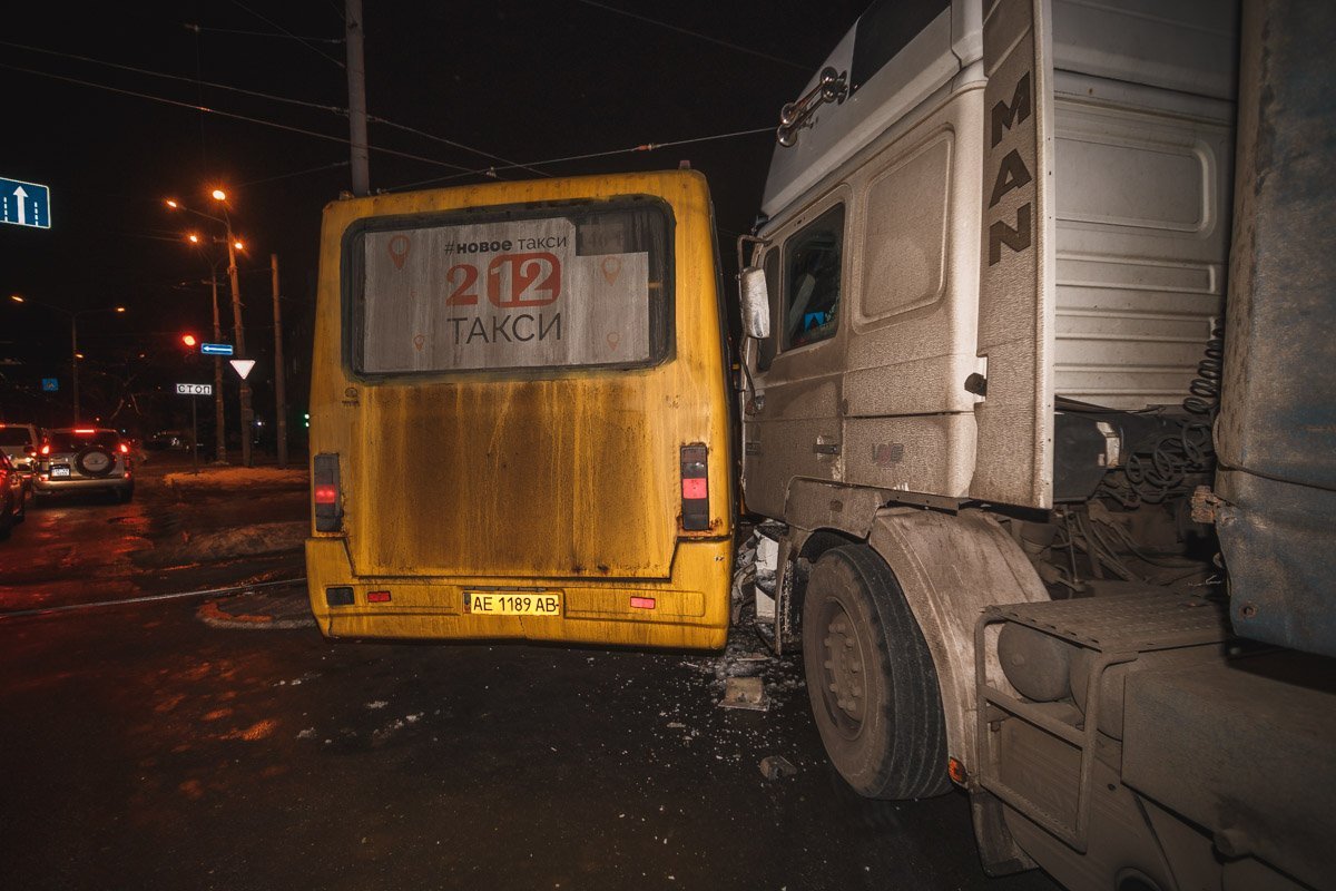 В салоне маршрутки находились пассажиры