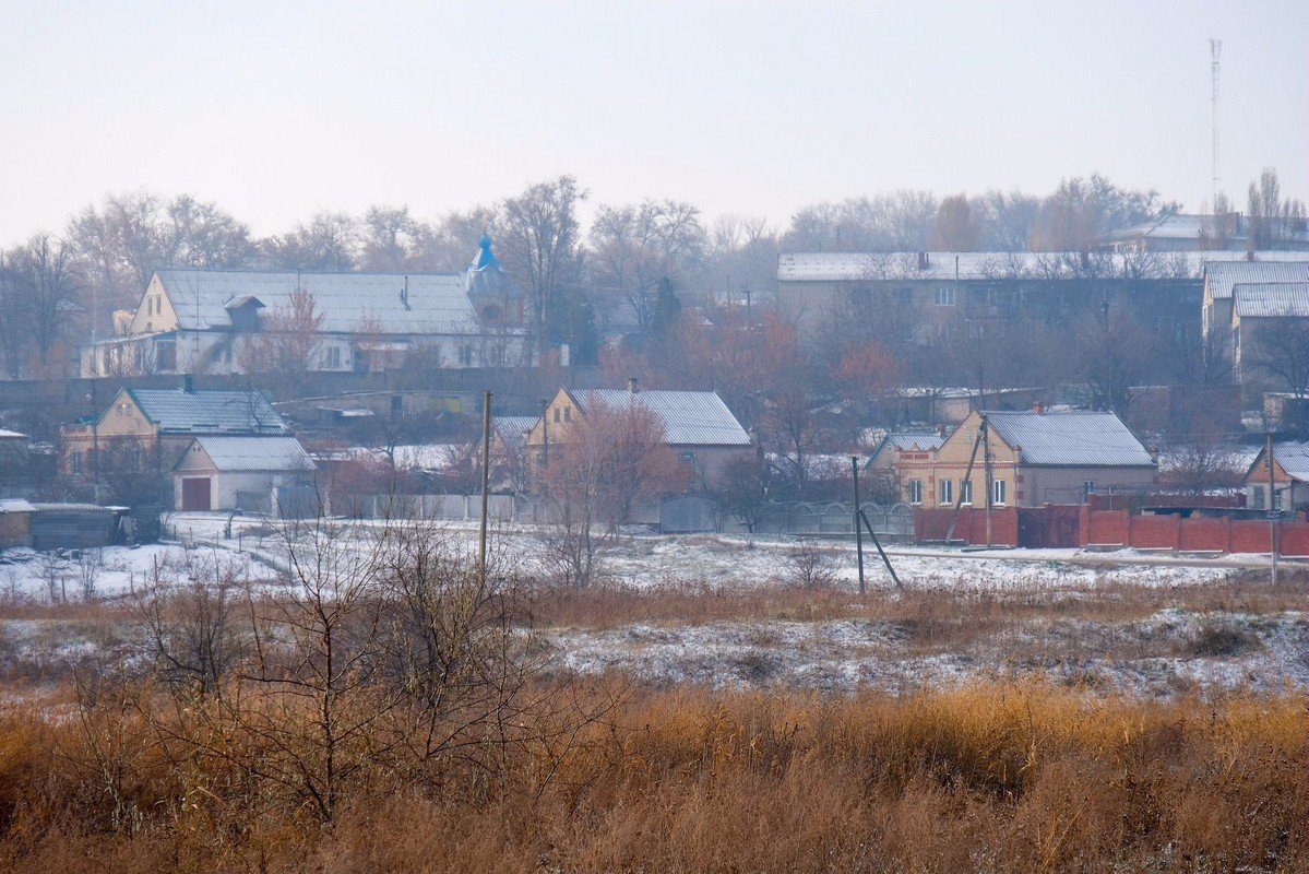Вдоль реки расположено множество населенных пунктов Вдоль реки расположено множество населенных пунктов