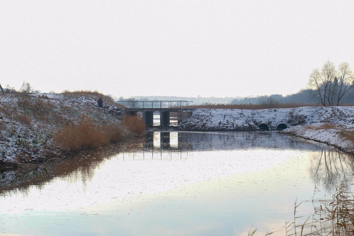 Водоем протекает по Днепропетровской области, впадает в Днепровское водохранилище в 14 км южнее Днепра Водоем протекает по Днепропетровской области, впадает в Днепровское водохранилище в 14 км южнее Днепра