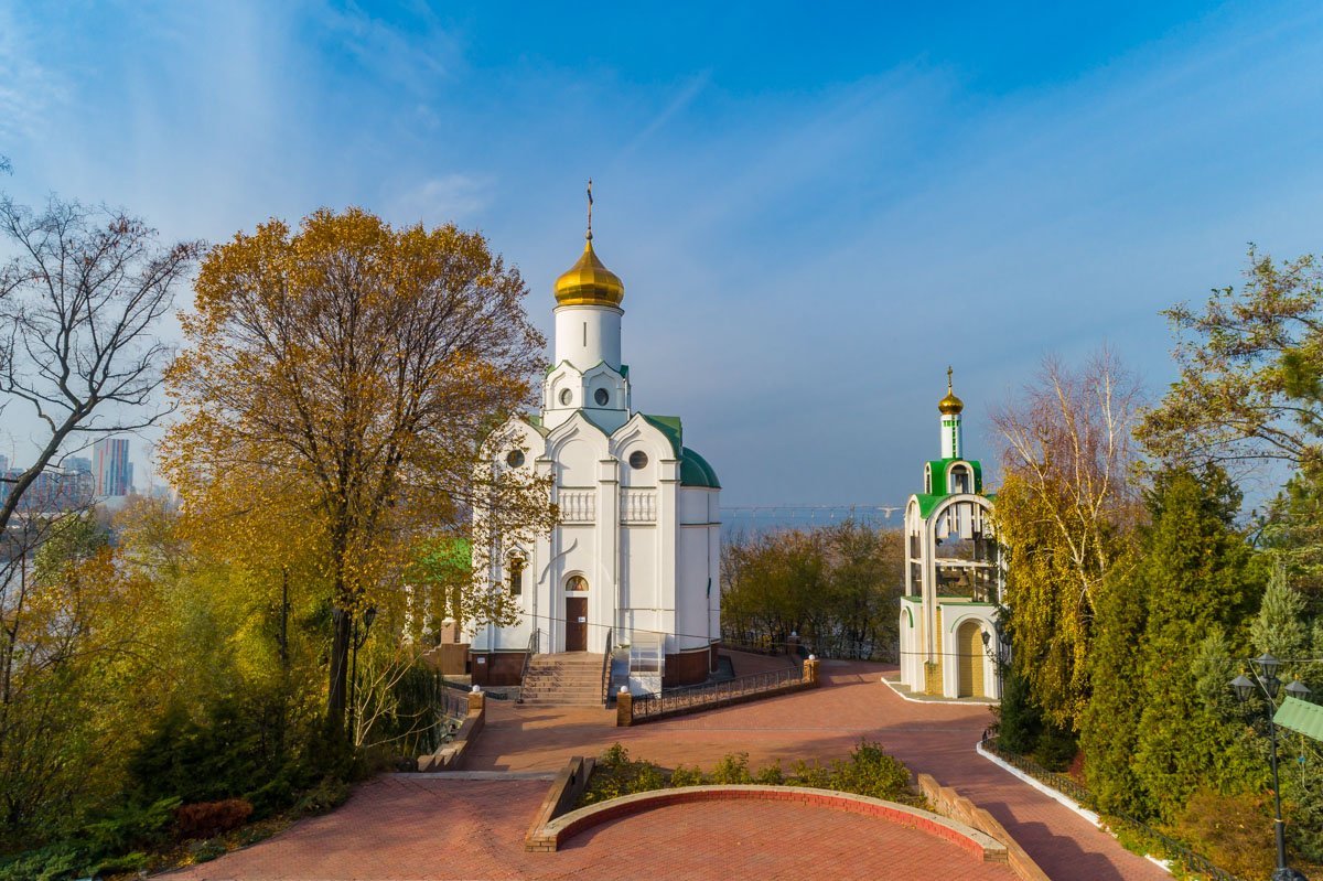 На этом месте храм находится более 1000 лет На этом месте храм находится более 1000 лет