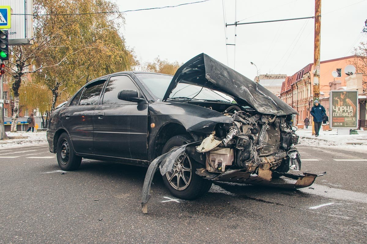 На месте аварии образовалась пробка, движение на данном участке дороги затруднено На месте аварии образовалась пробка, движение на данном участке дороги затруднено