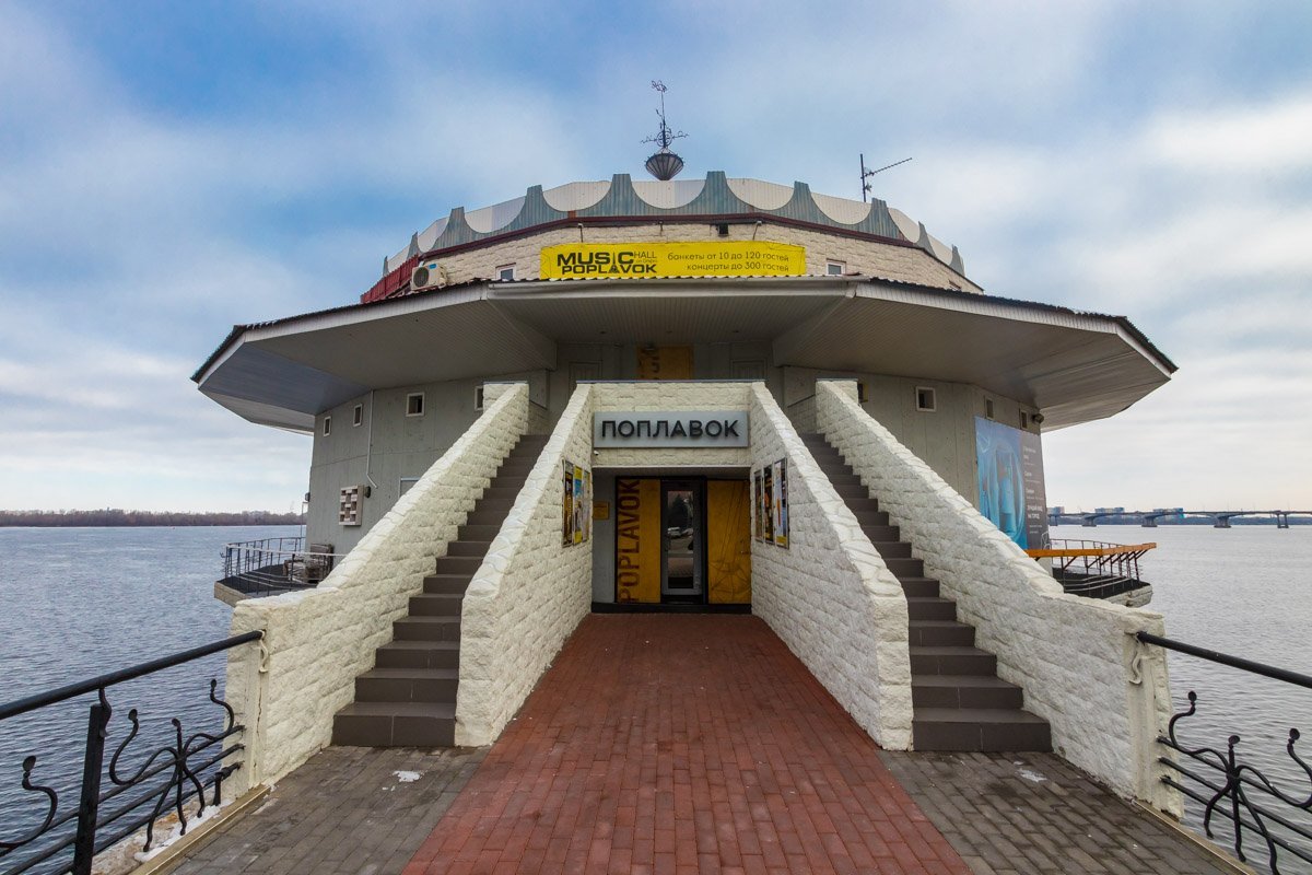 Поплавок всегда собирает вокруг себя публику