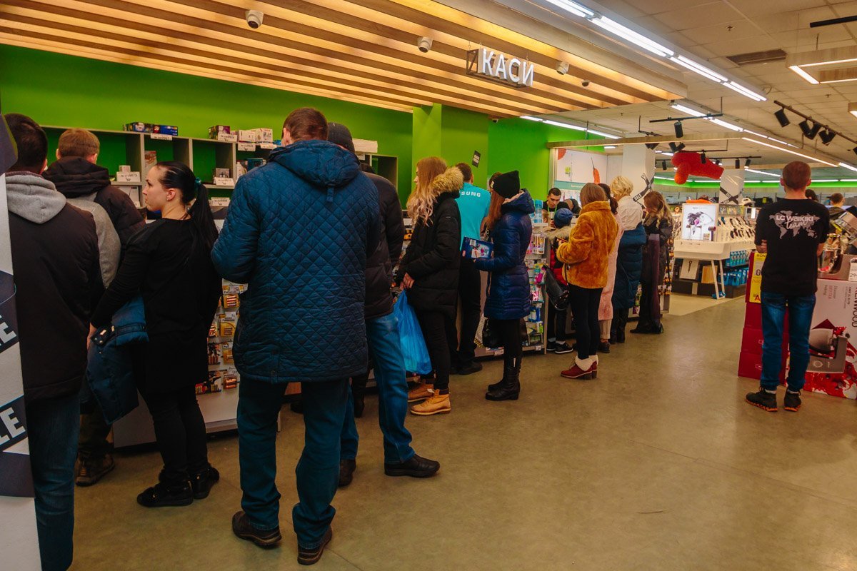 Люди скупают технику Люди скупают технику