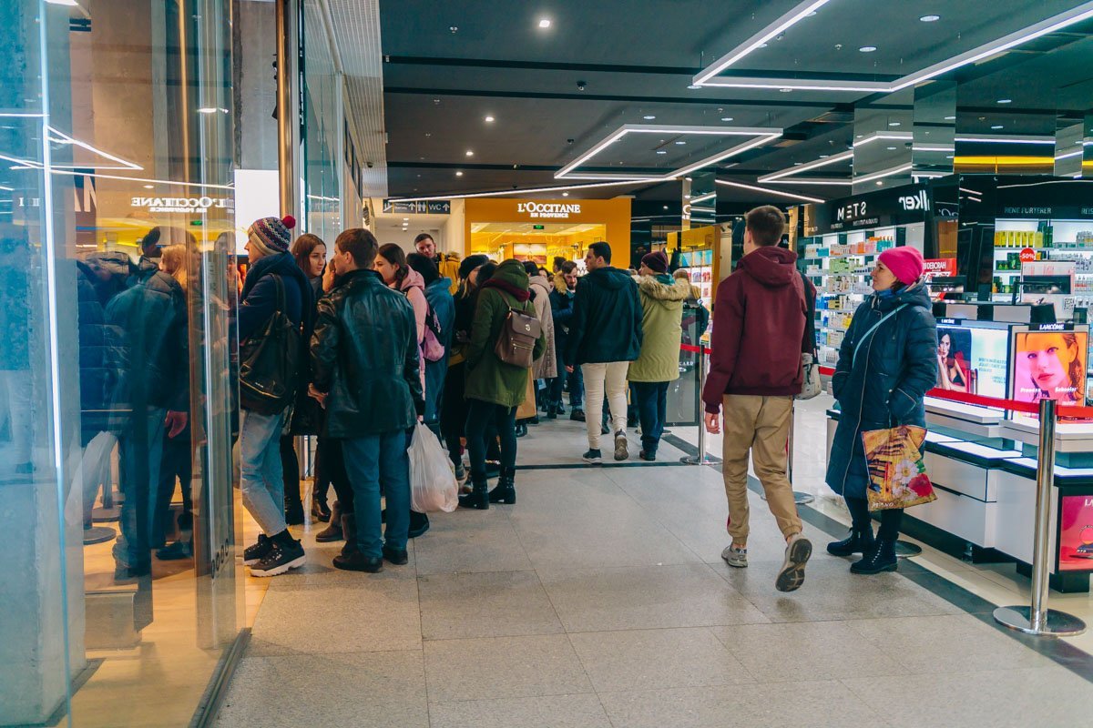 Где-то тут затесалась очередь в поликлинику Где-то тут затесалась очередь в поликлинику