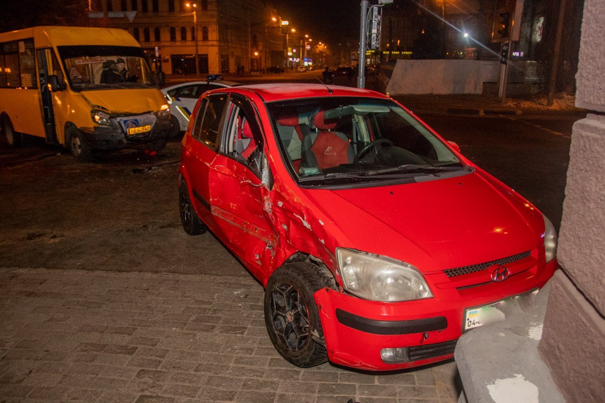 Вылетел на тротуар