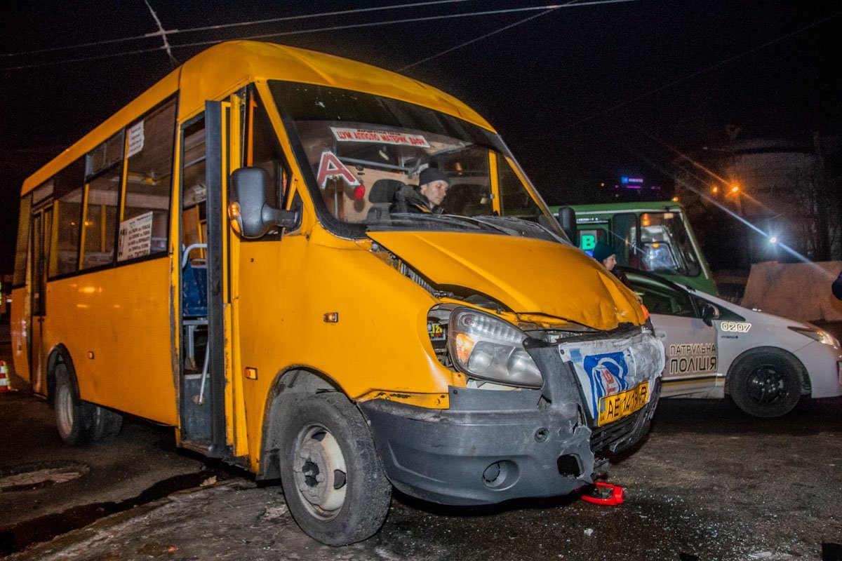 Маршрутка ехала по Яворницкого