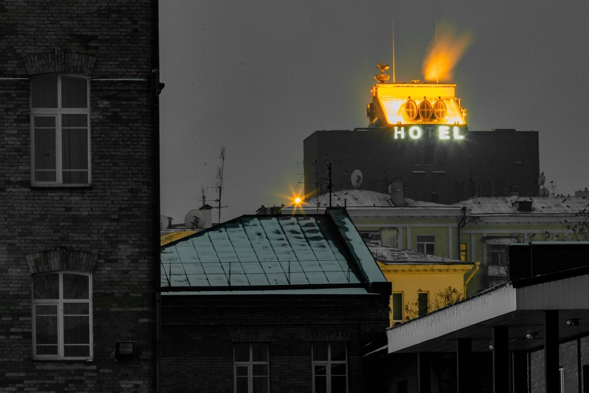 Слишком холодно, чтобы электрики лезли на крышу из-за одной буквы