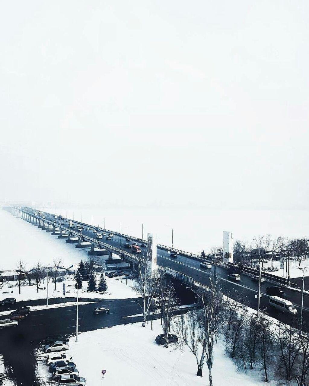 Мост, уходящий в даль. Фото: ilakhno