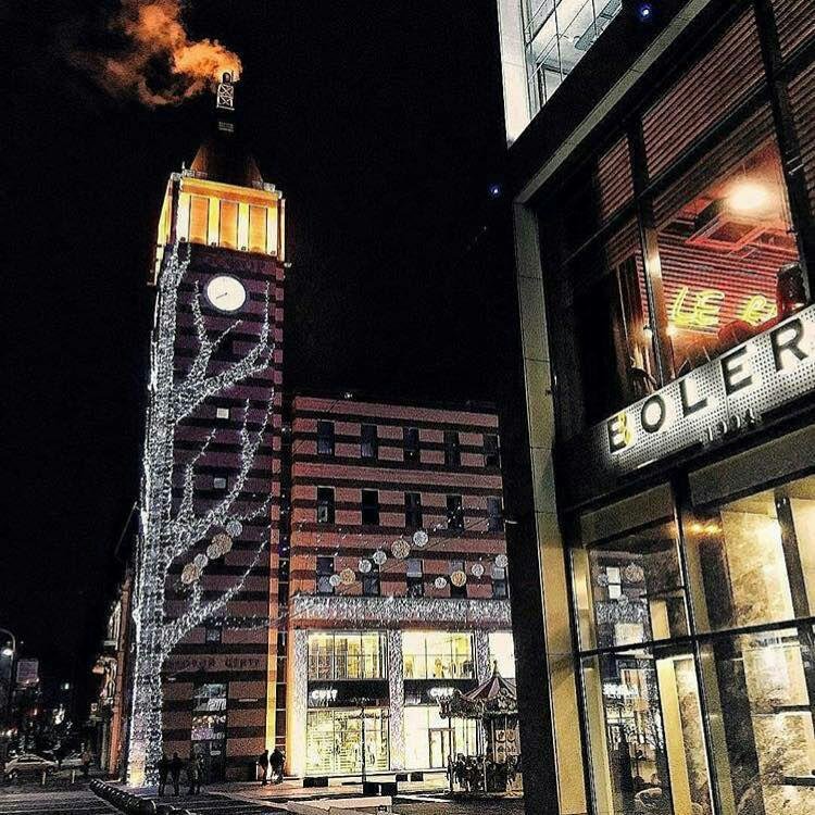 Город зажигает ночные огни. Фото: daria.vodopianova