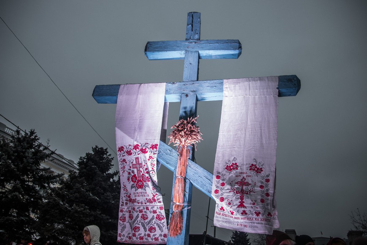 Возле Памятного креста состоялась еще акция, которую по праву можно считать одной из самых трогательных Возле Памятного креста состоялась еще акция, которую по праву можно считать одной из самых трогательных