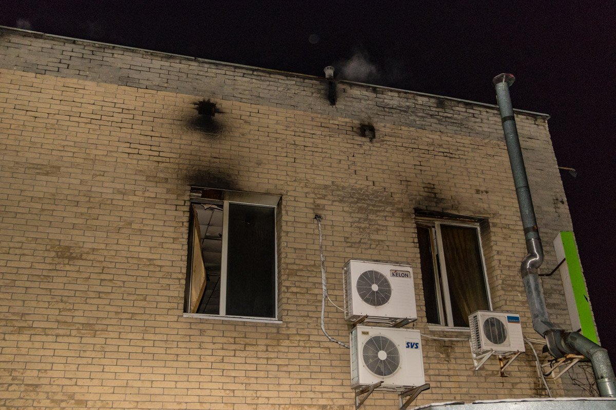 По предварительной информации, в это время в кафе находились посетители