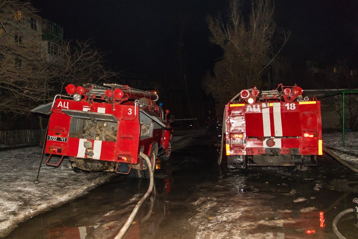 На борьбу с огнем направили сразу 4 бригады ГСЧС