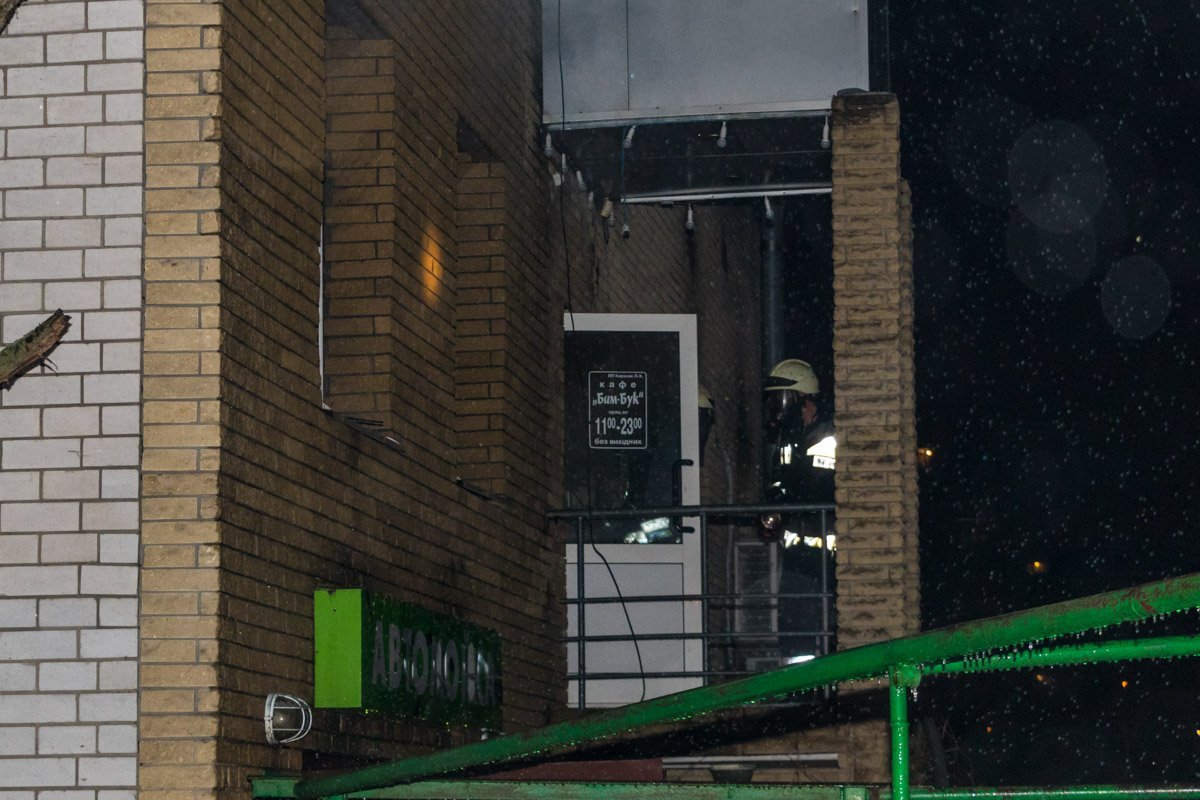 Спасателям удалось локализовать очаг возгорания в 17:40